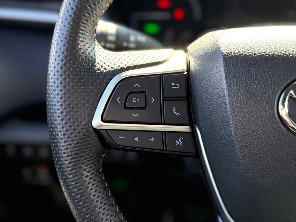 Used 2023 Toyota Sienna XLE Woodland Edition image 10