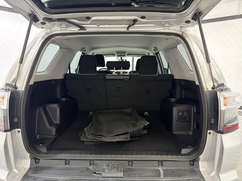 Used 2019 Toyota 4Runner SR5 AWD/4WD image 19