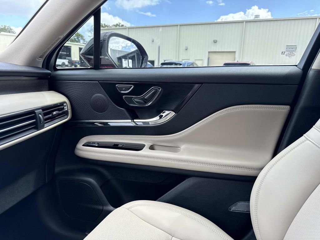 New 2025 Lincoln Corsair Reserve image 22