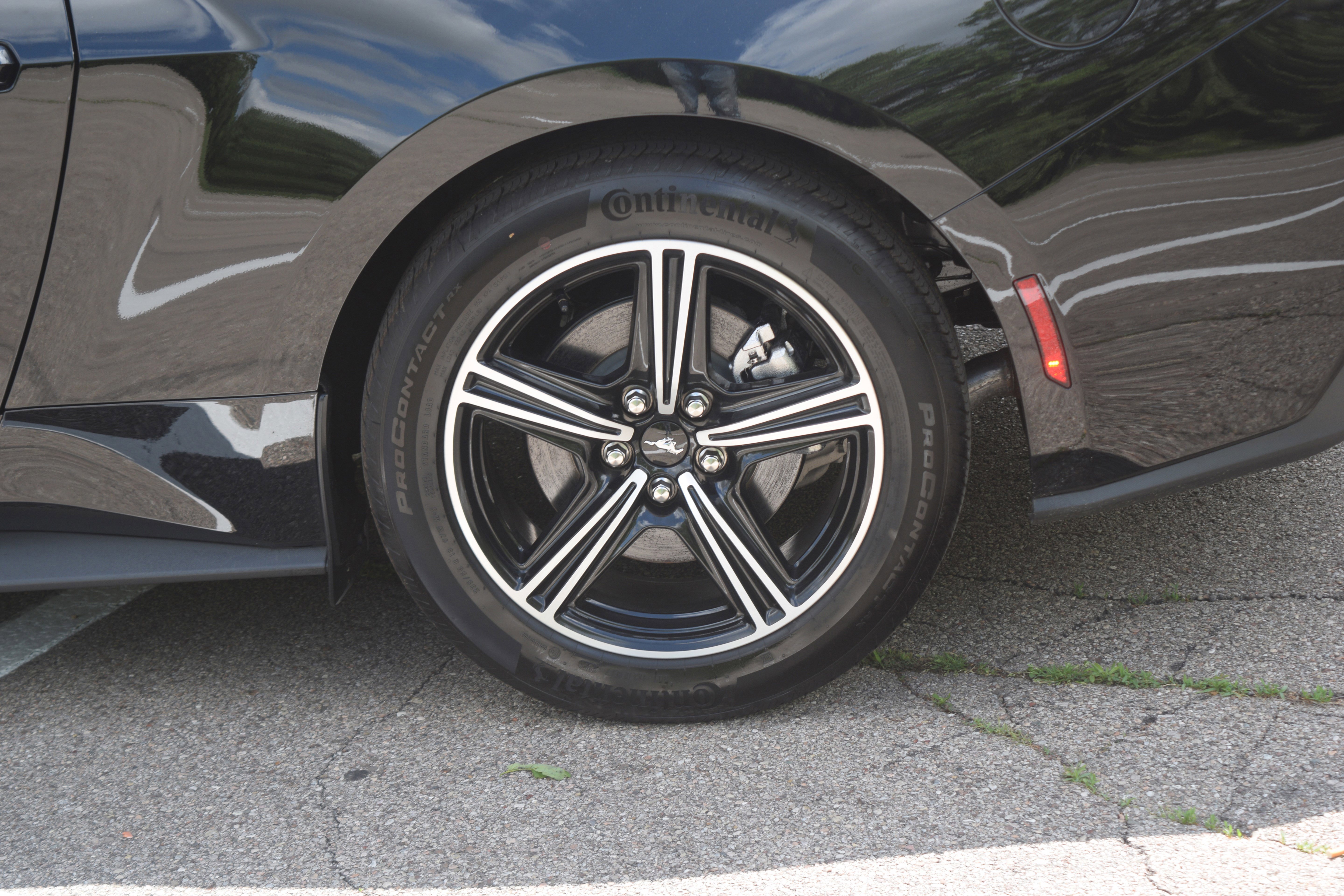 Used 2025 Ford Mustang Coupe RWD image 26