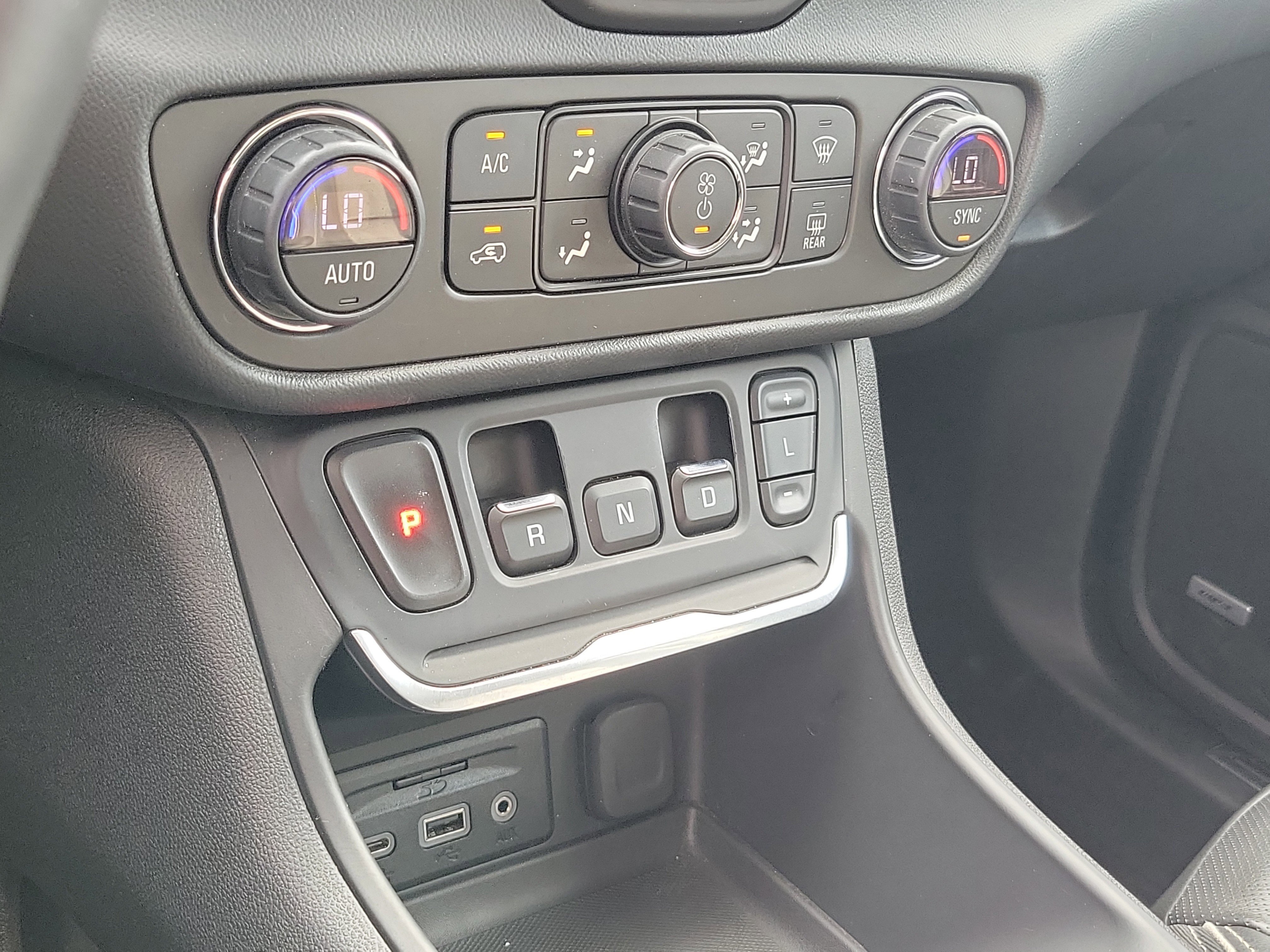 Used 2018 GMC Terrain Denali w/ Advanced Safety Package image 31