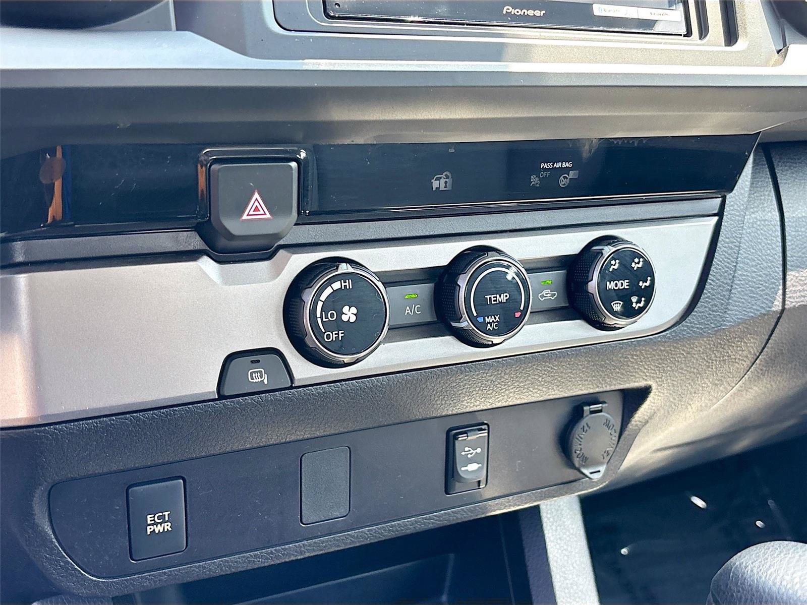 Used 2018 Toyota Tacoma SR RWD image 17