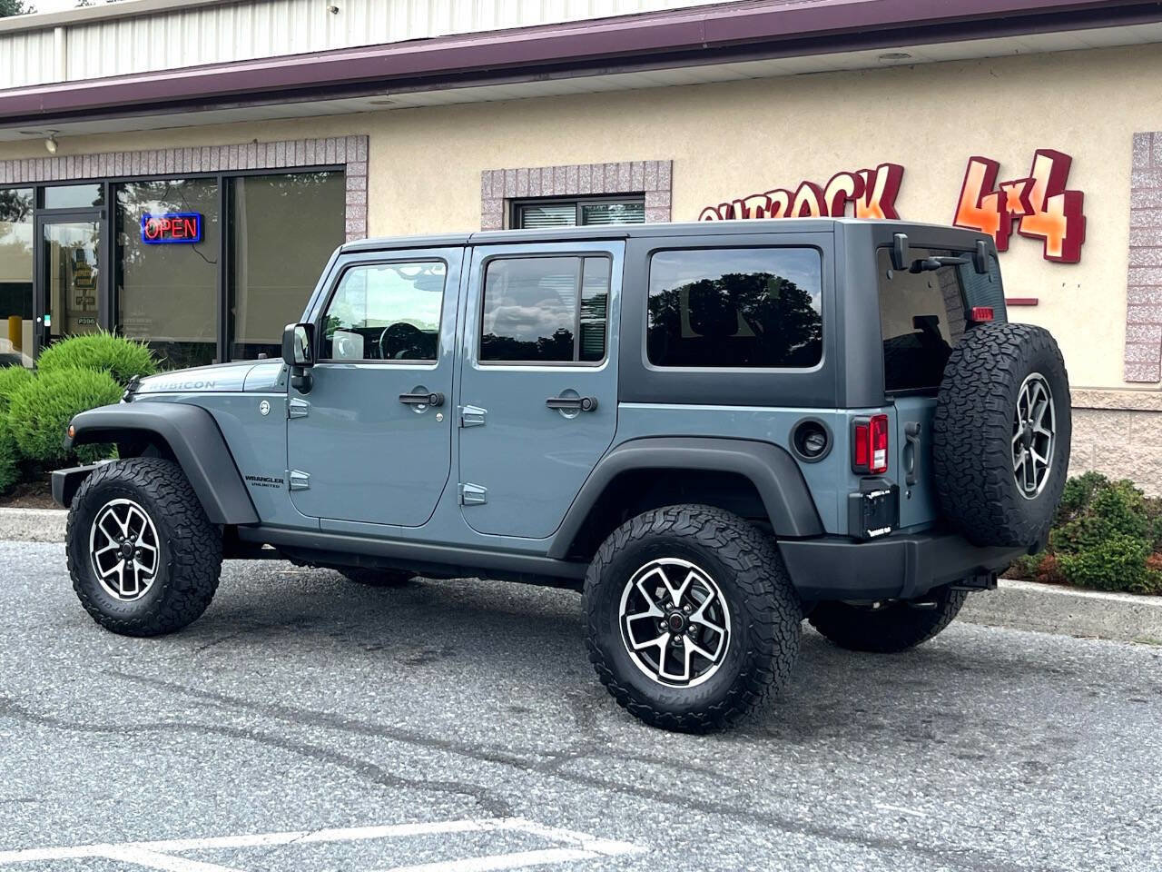 Used 2015 Jeep Wrangler Unlimited Rubicon w/ Dual Top Group image 4