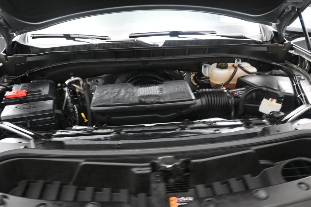 Used 2025 Chevrolet Suburban LT w/ Comfort Package RWD image 16