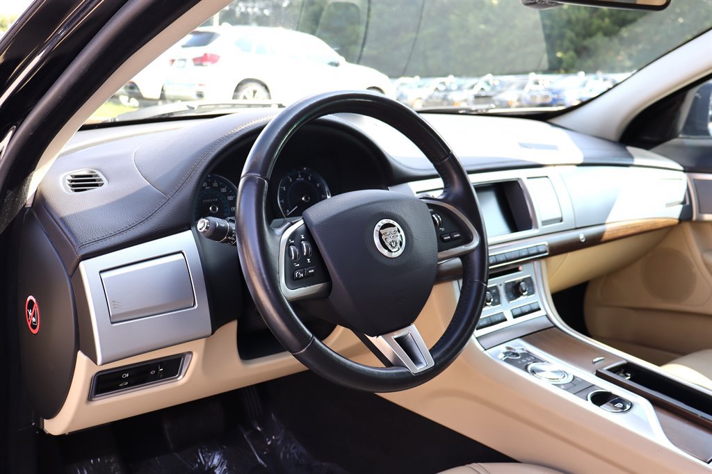 Used 2013 Jaguar XF RWD image 17