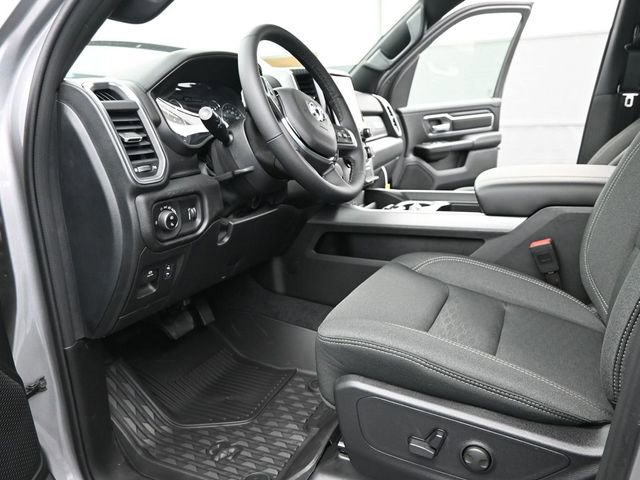 New 2026 RAM 1500 4x4 Crew Cab image 9