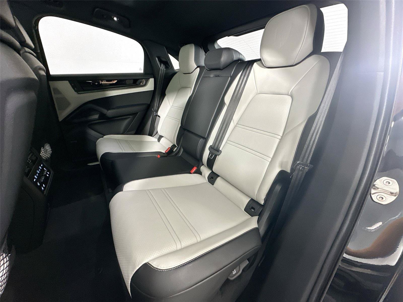 Certified 2026 Porsche Cayenne Coupe AWD/4WD image 26