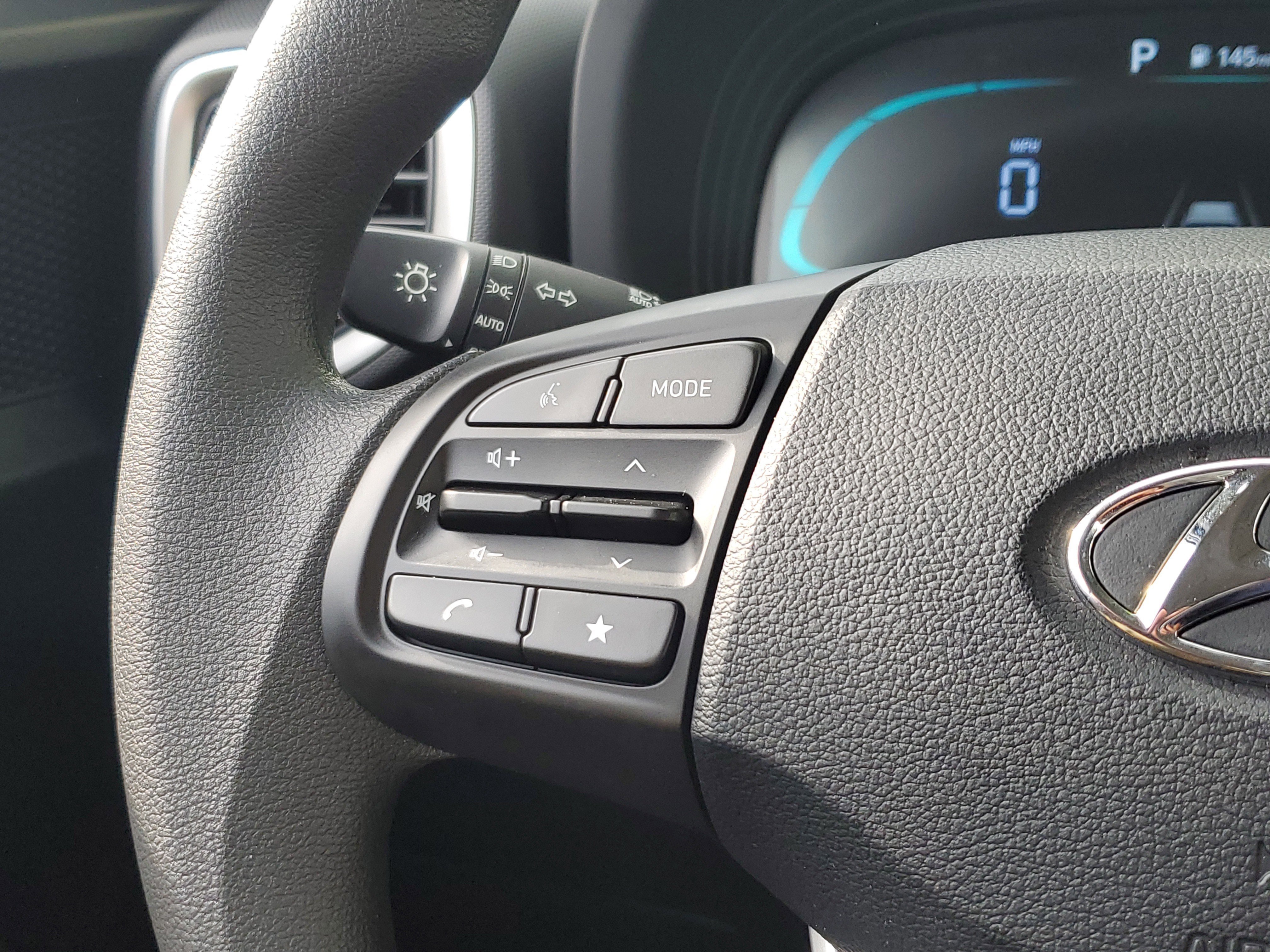 Used 2025 Hyundai Venue SE FWD image 20