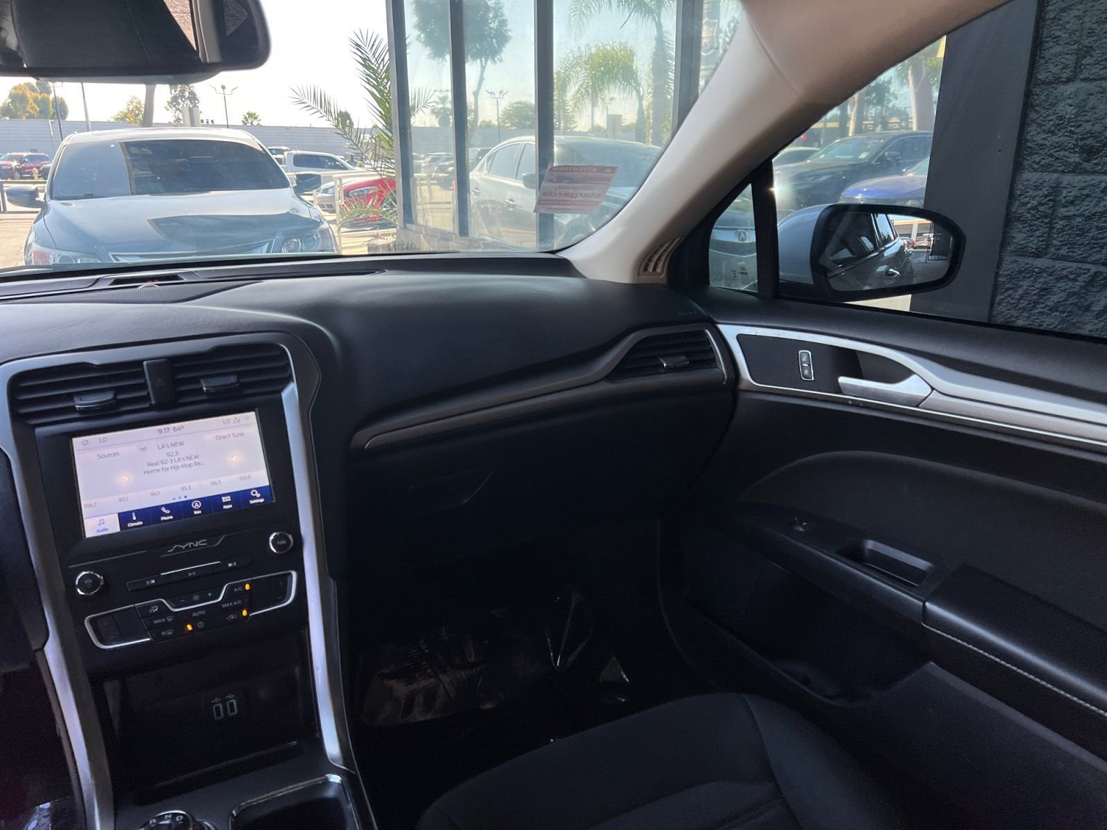 Used 2020 Ford Fusion SE FWD image 18