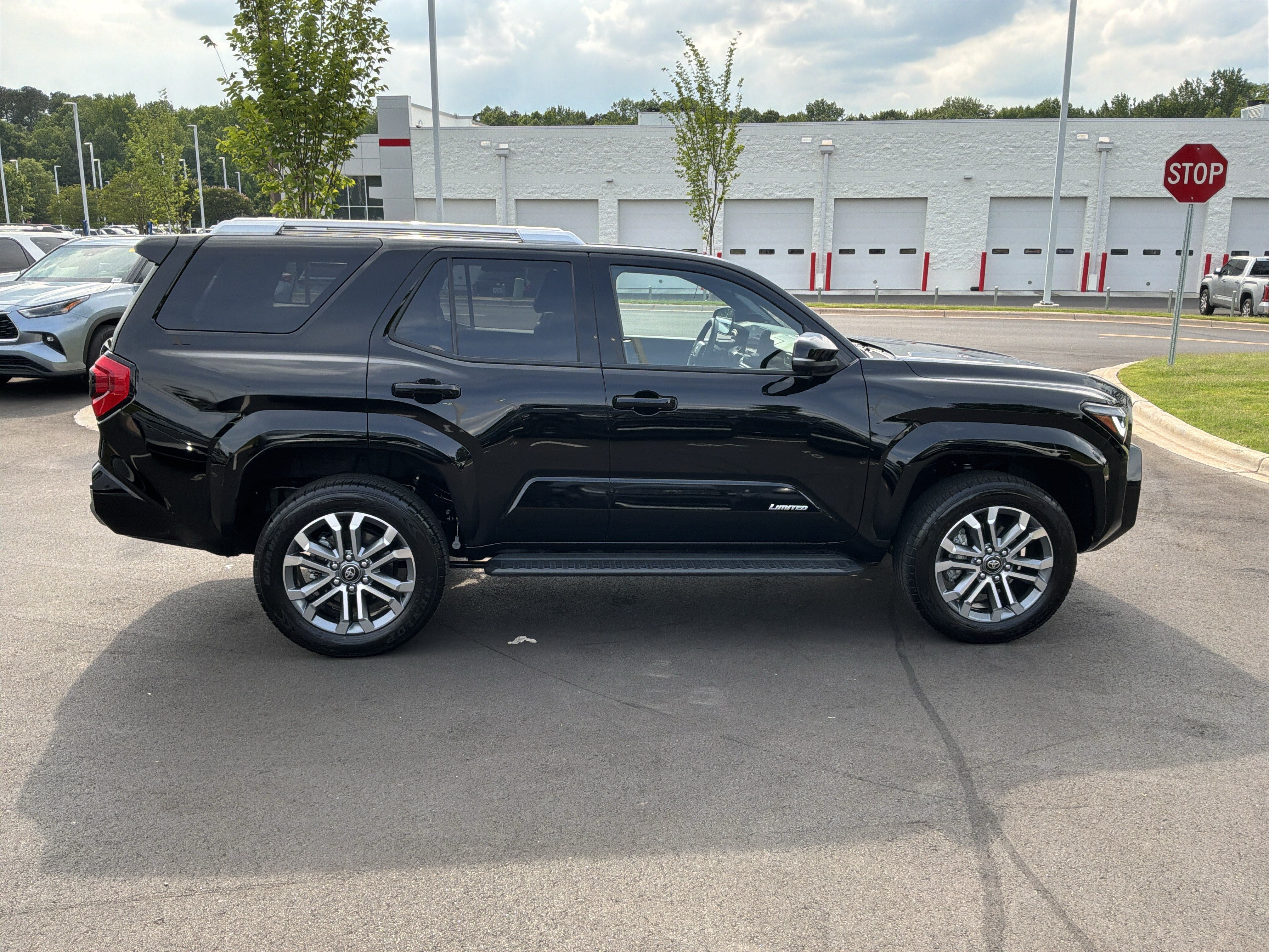 Used 2025 Toyota 4Runner Limited AWD/4WD image 11
