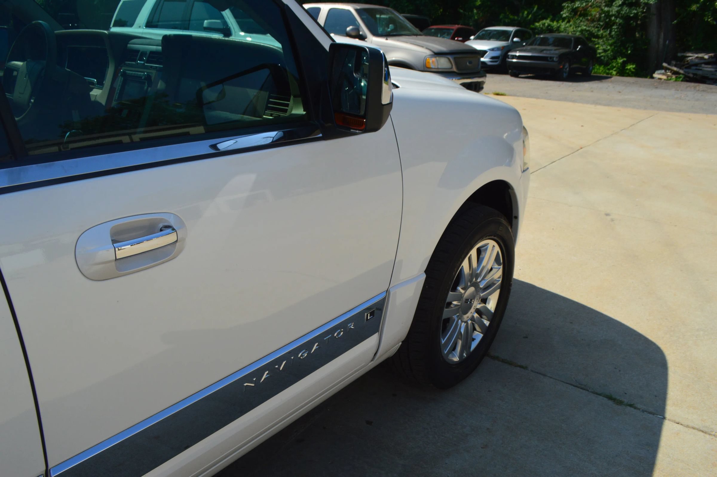 Used 2014 Lincoln Navigator L 4WD image 9