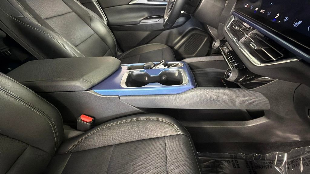 Used 2025 Chevrolet Equinox EV LT w/ Convenience Package FWD image 36