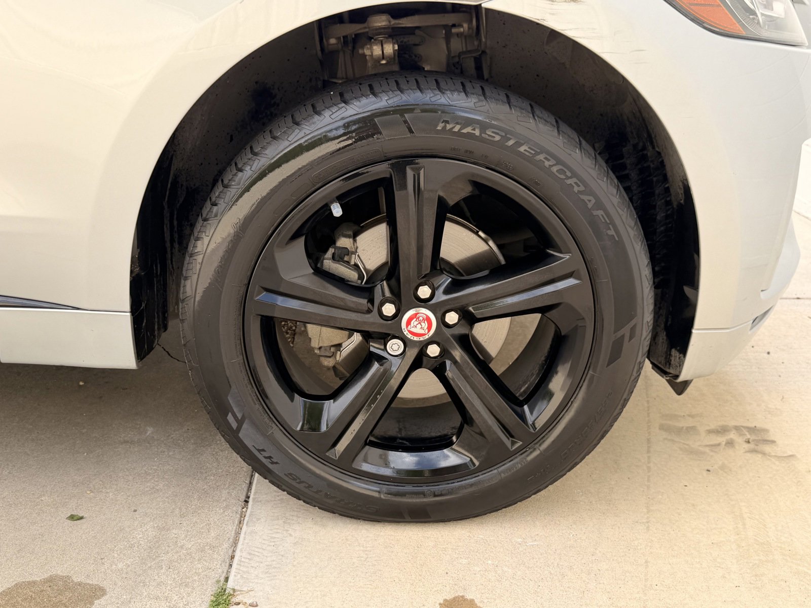 Used 2019 Jaguar F-PACE R-Sport image 13
