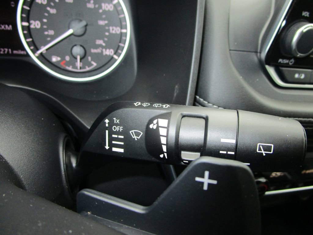 Used 2023 Nissan Rogue SV image 27