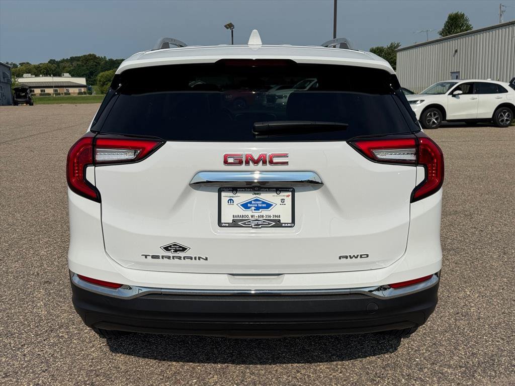 Used 2024 GMC Terrain SLT AWD/4WD image 3