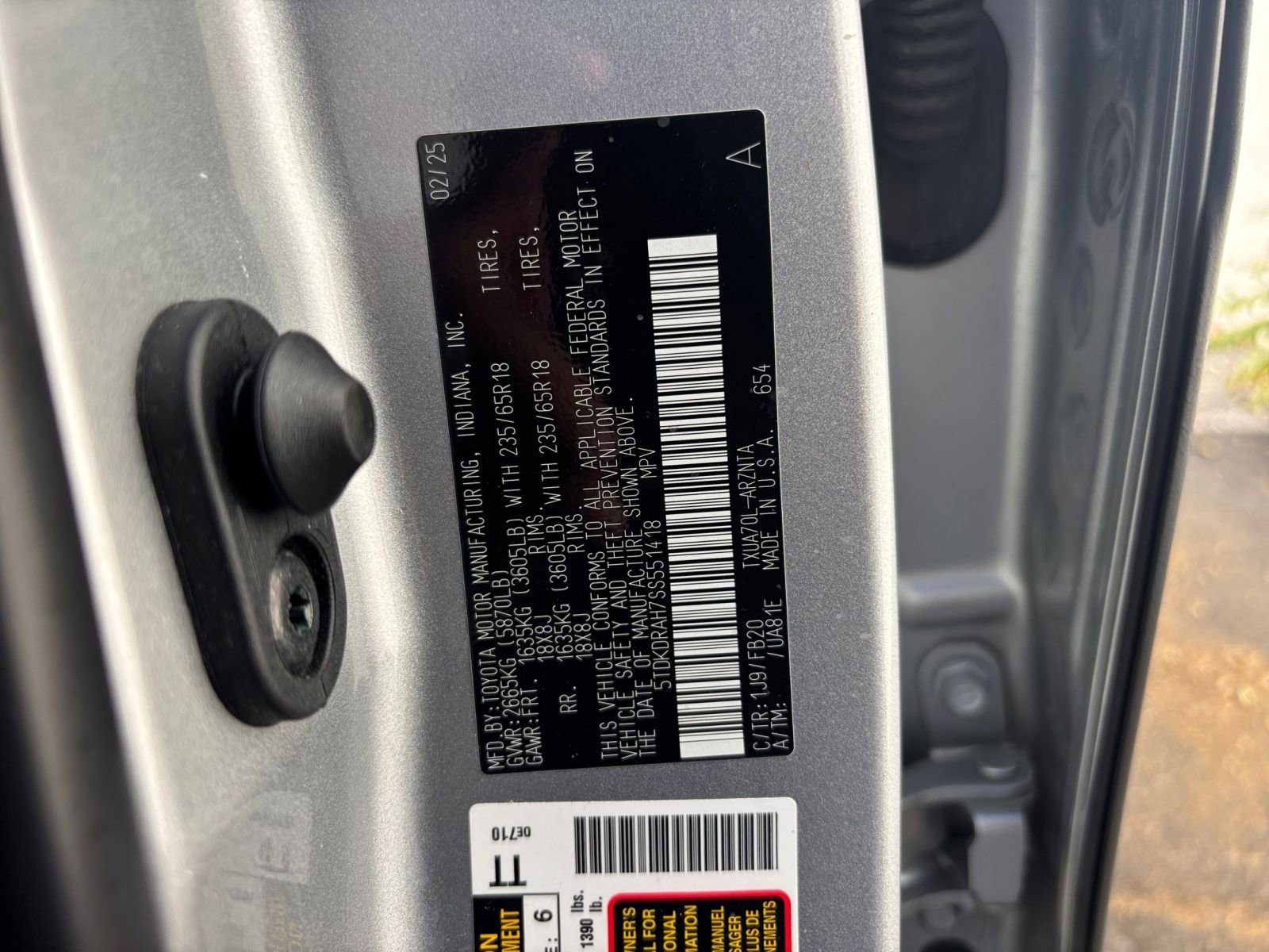 Used 2025 Toyota Highlander LE image 30