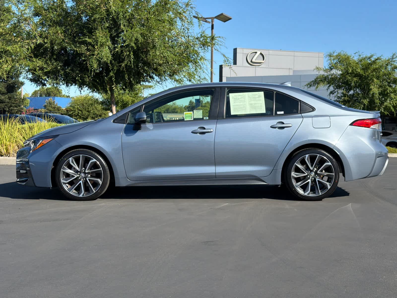 Used 2021 Toyota Corolla SE w/ SE Premium Package FWD image 9