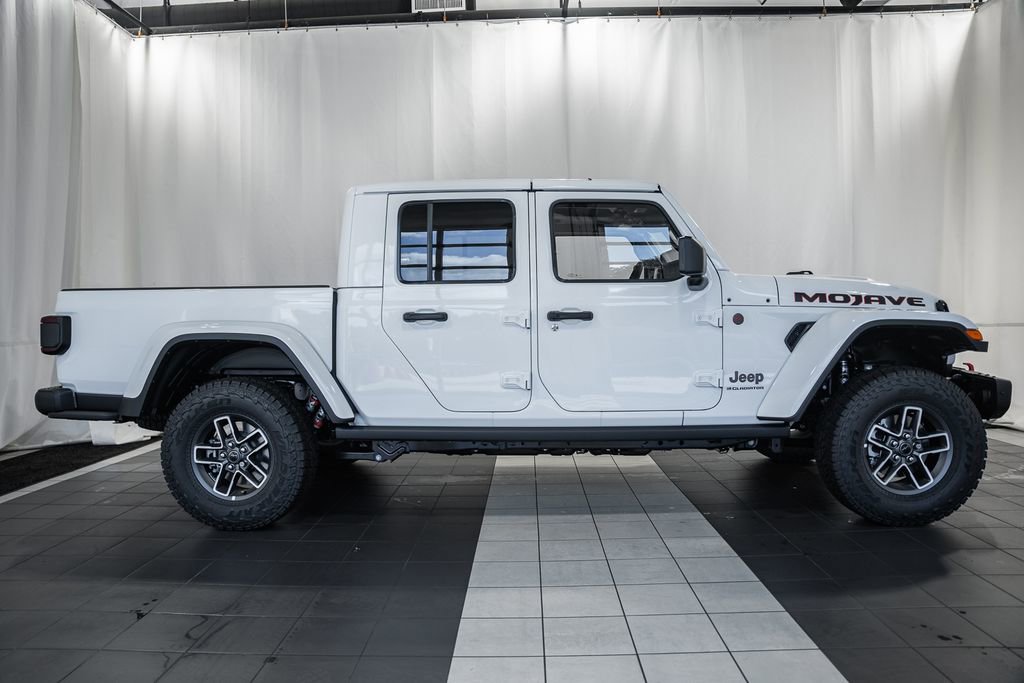 New 2025 Jeep Gladiator Mojave image 3