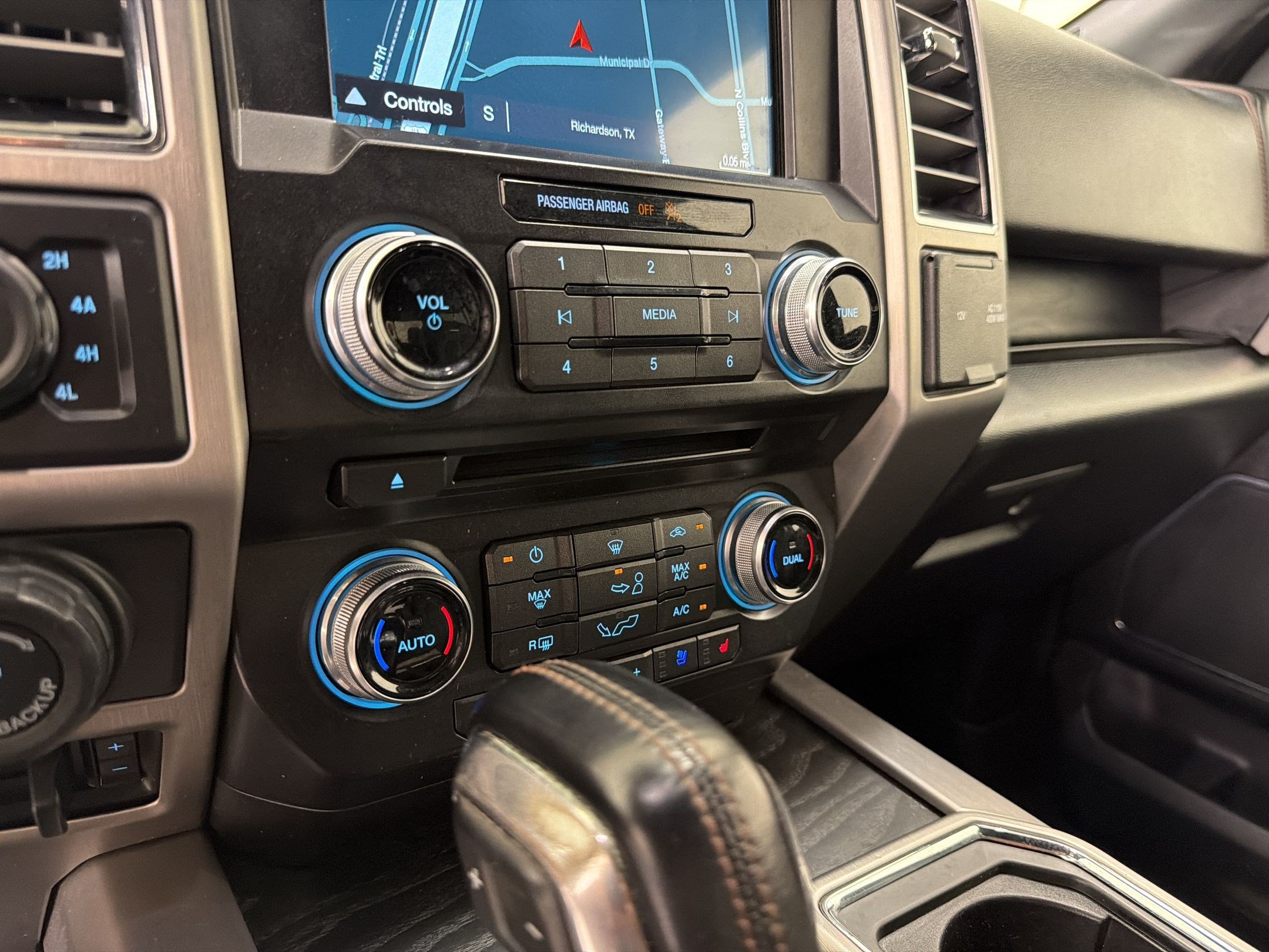 Used 2018 Ford F150 Platinum w/ Equipment Group 701A Luxury AWD/4WD image 19