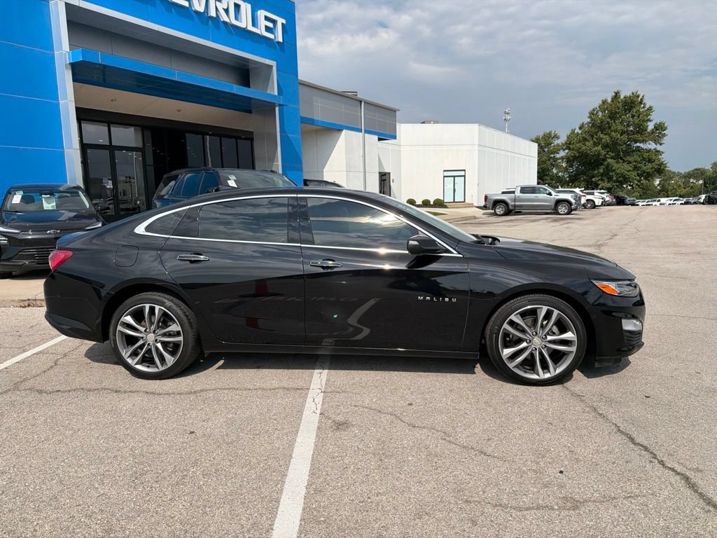 Used 2022 Chevrolet Malibu Premier FWD image 2