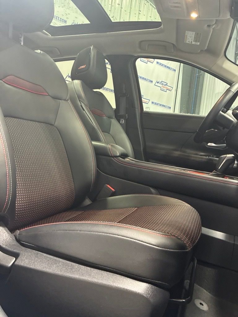 Used 2025 Nissan Kicks SR w/ SR Premium Package FWD image 40