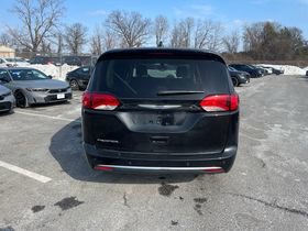 Used 2018 Chrysler Pacifica Touring Plus image 9