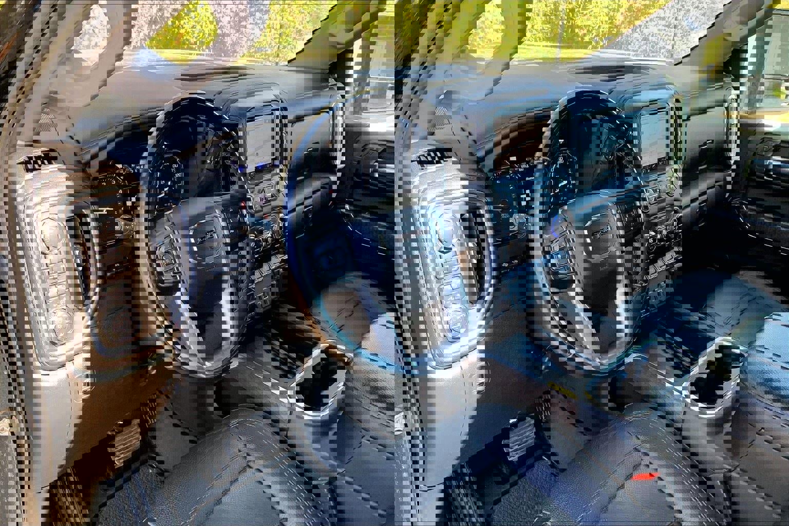 Used 2023 GMC Sierra 3500 Denali w/ Denali Ultimate Package image 12