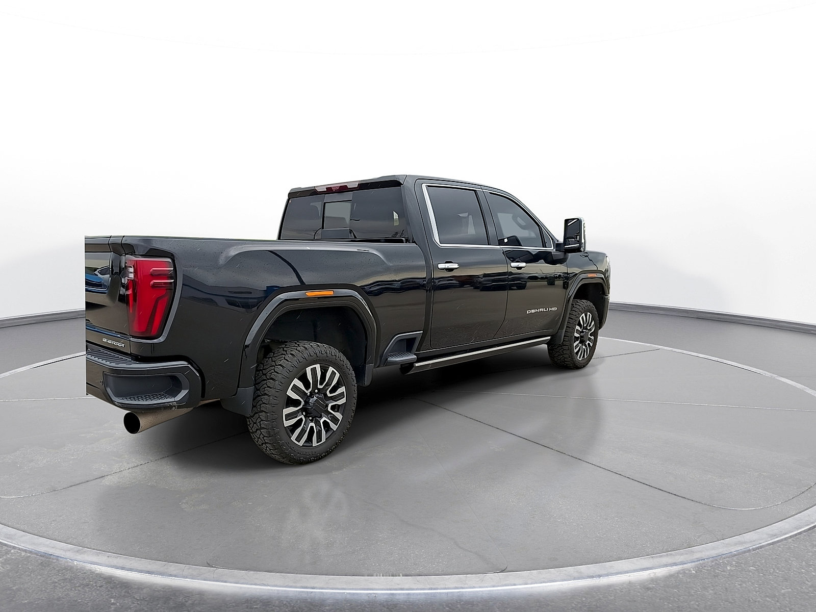 Used 2024 GMC Sierra 3500 Denali Ultimate AWD/4WD image 8