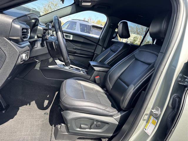Used 2020 Ford Explorer XLT w/ Equipment Group 202A AWD/4WD image 29