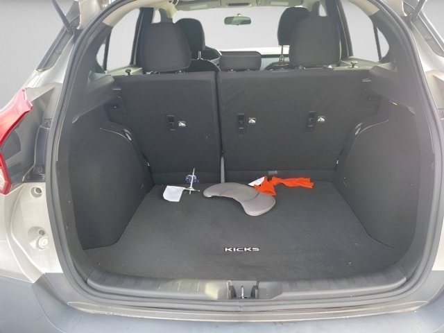 Used 2018 Nissan Kicks SV image 17