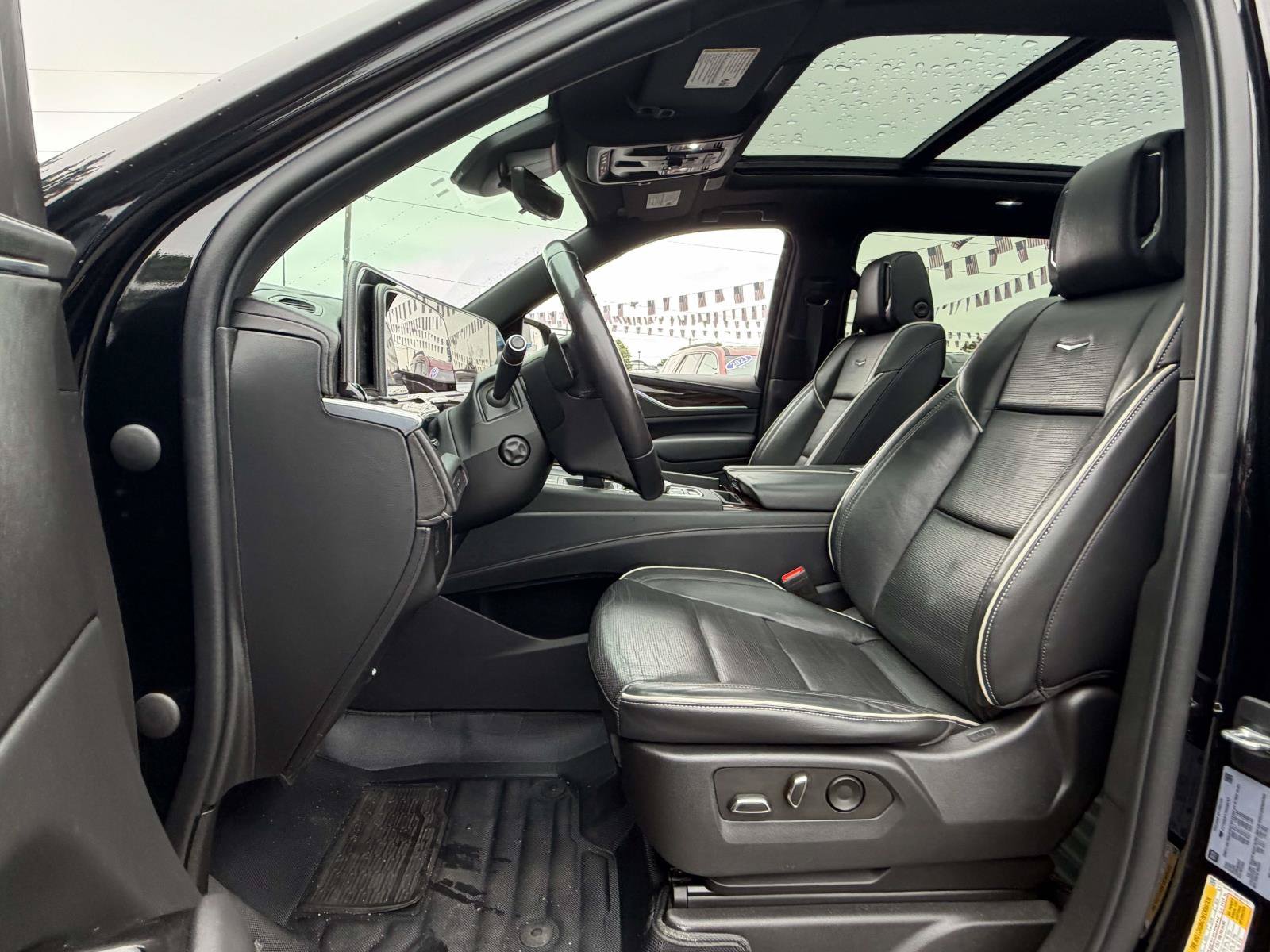 Used 2022 Cadillac Escalade ESV Premium Luxury AWD/4WD image 10