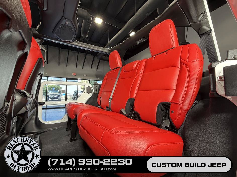 Used 2025 Jeep Wrangler Unlimited Rubicon AWD/4WD image 23