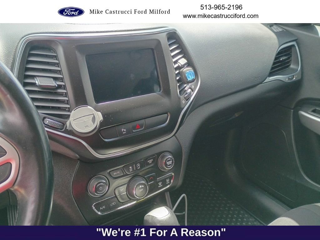 Used 2020 Jeep Cherokee Latitude AWD/4WD image 10