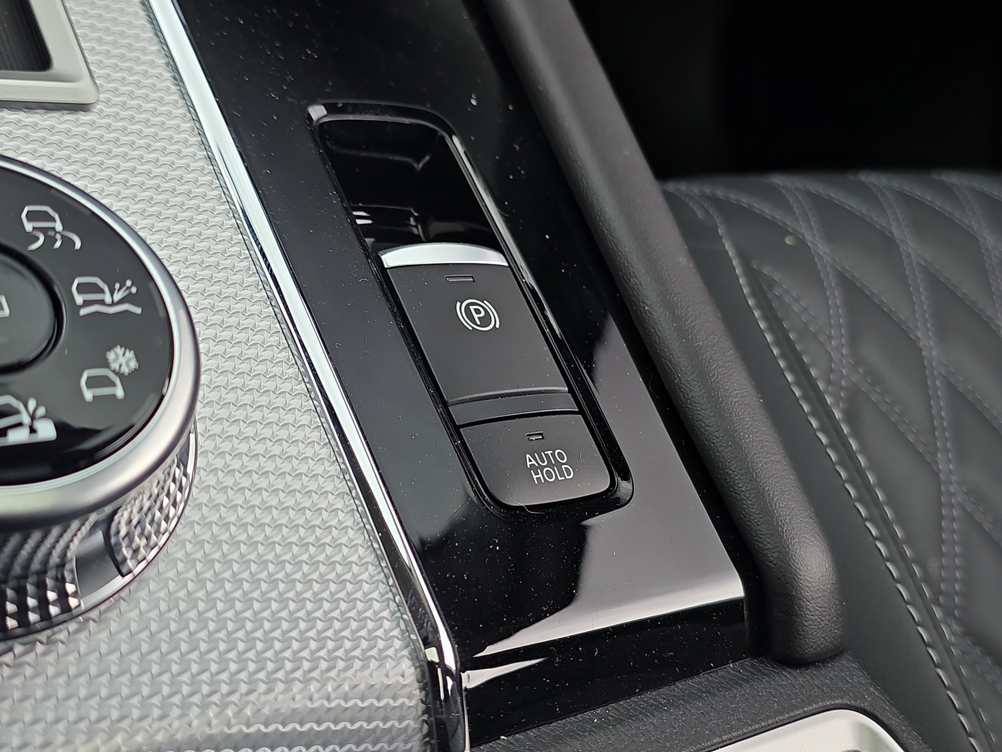 New 2025 Mitsubishi Outlander SEL image 25