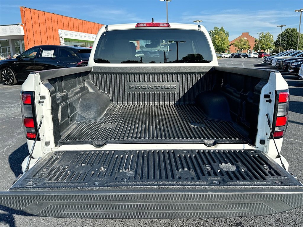 Used 2024 Nissan Frontier SV image 16