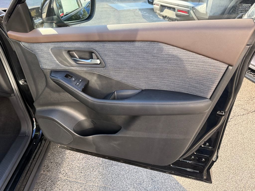 Used 2023 Nissan Rogue SV AWD/4WD image 26