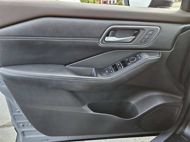 Used 2021 Nissan Rogue SL w/ Premium Package image 30