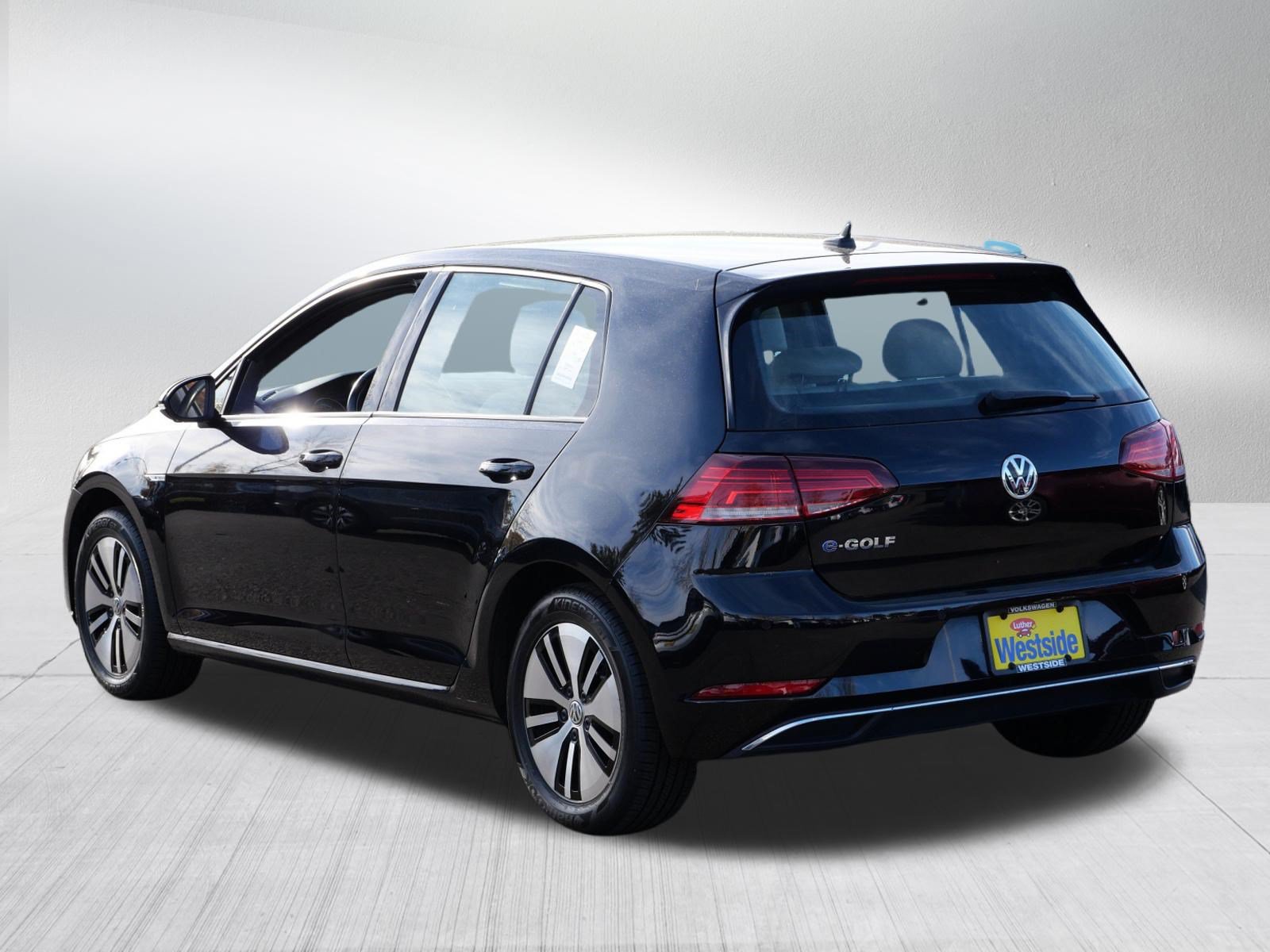 Used 2017 Volkswagen e-Golf SEL Premium FWD image 5