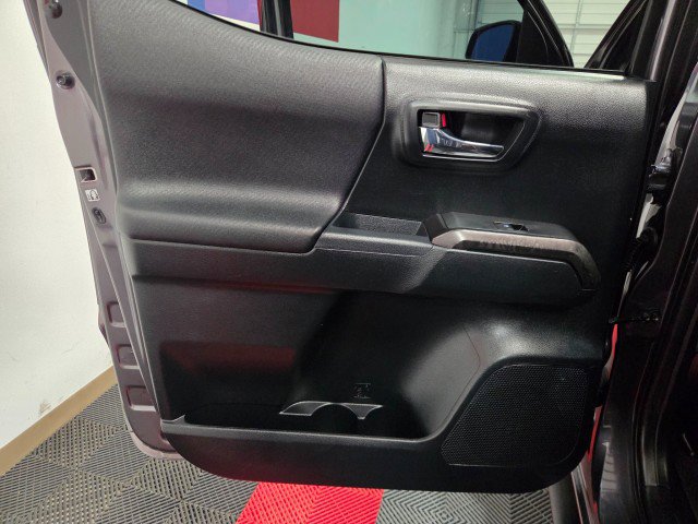 Used 2016 Toyota Tacoma TRD Sport image 37