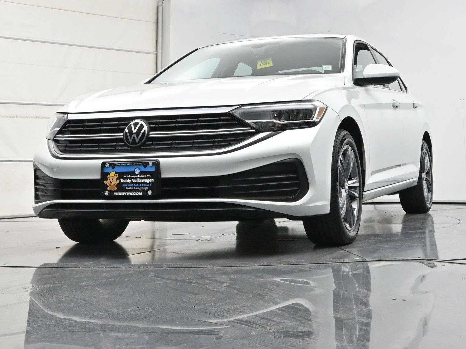 Used 2023 Volkswagen Jetta SE w/ Panoramic Sunroof Package FWD image 29