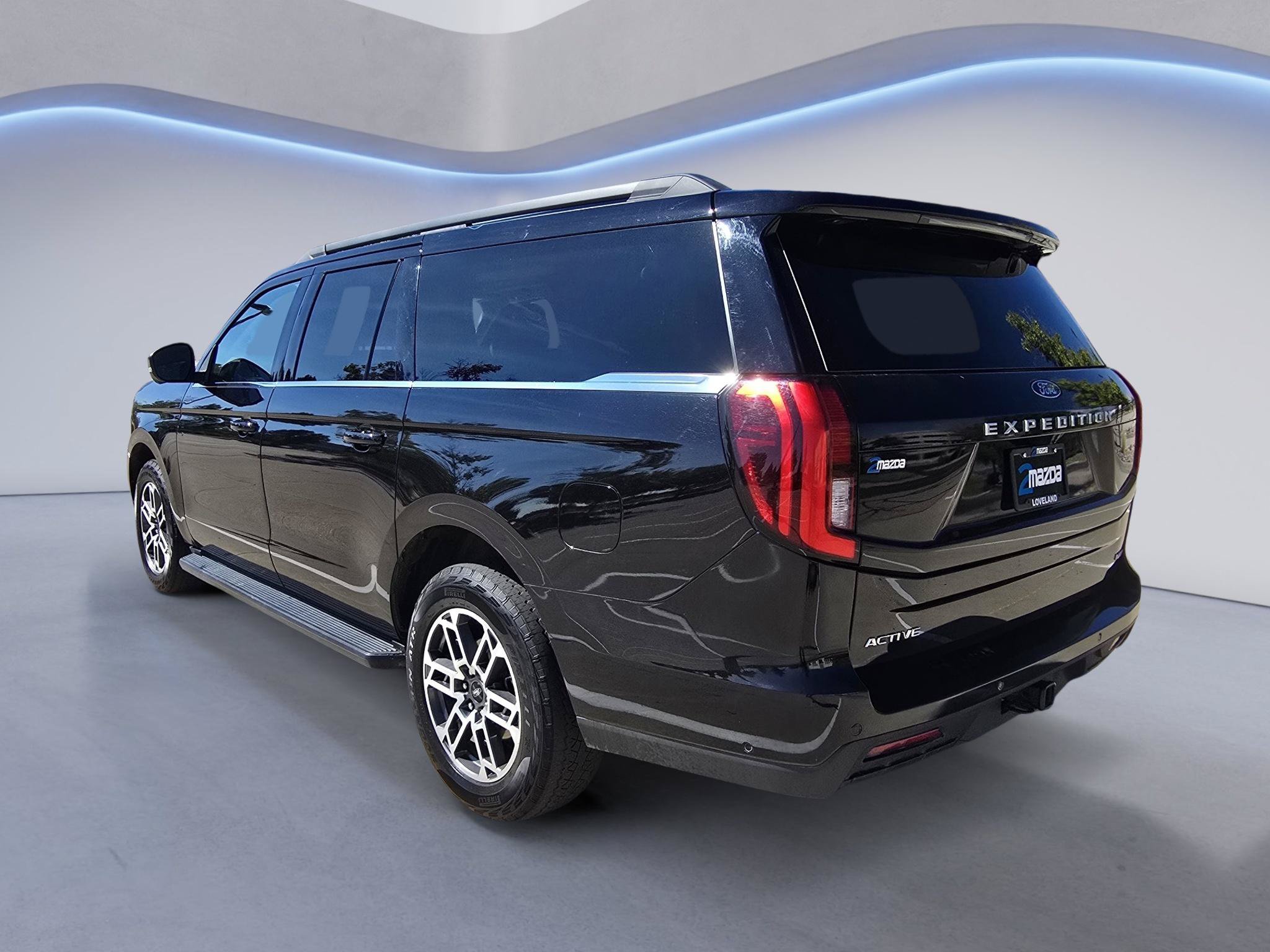 Used 2025 Ford Expedition Max Active AWD/4WD image 3