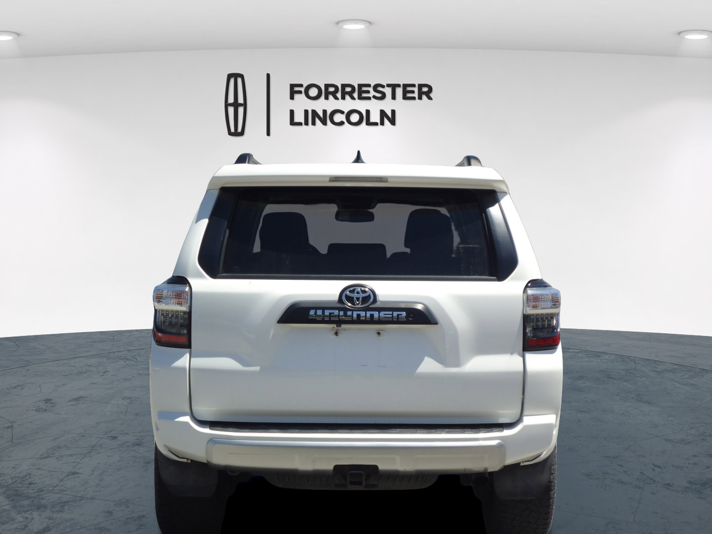 Used 2018 Toyota 4Runner TRD Off-Road Premium AWD/4WD image 4