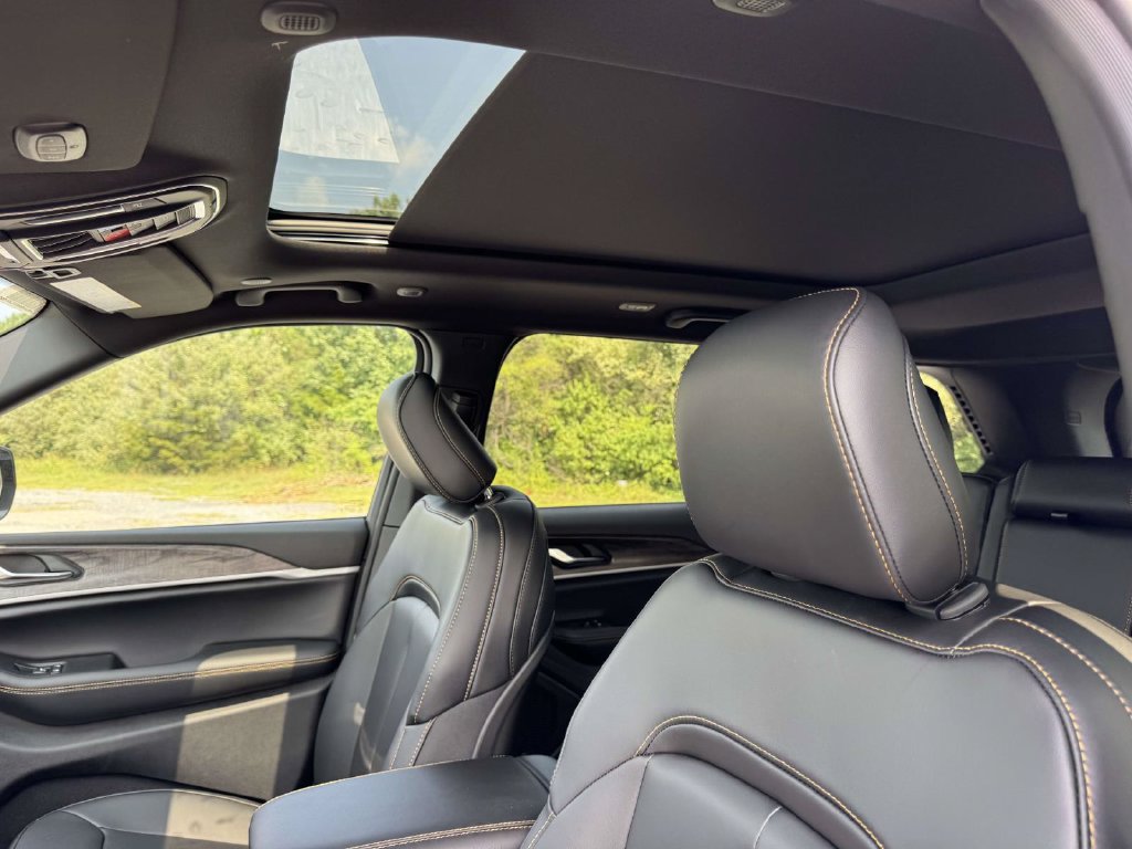 New 2026 Jeep Grand Cherokee Limited AWD/4WD image 4