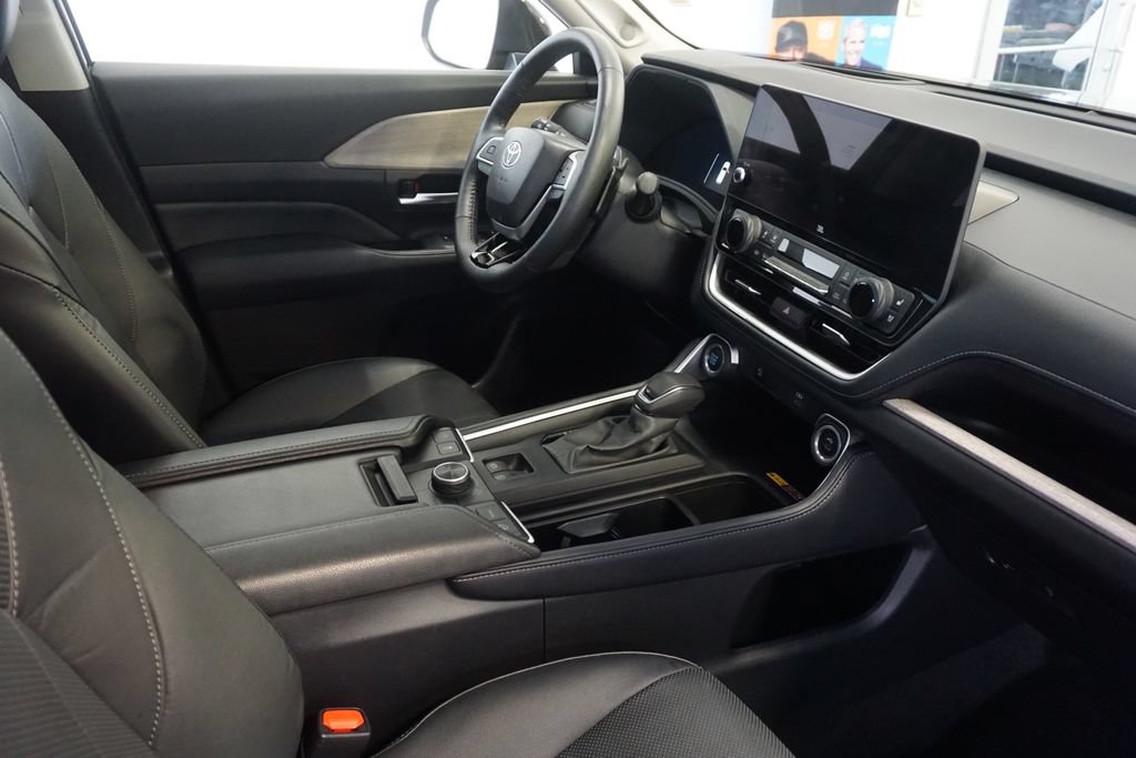 Used 2024 Toyota Grand Highlander AWD image 31
