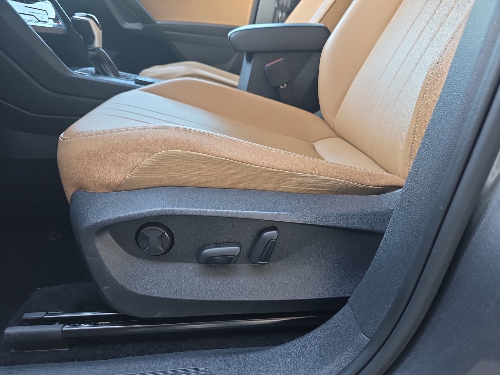 Used 2022 Volkswagen Tiguan SE image 14