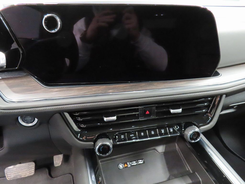 Used 2025 Chevrolet Suburban Z71 w/ Z71 Off-Road Package AWD/4WD image 14