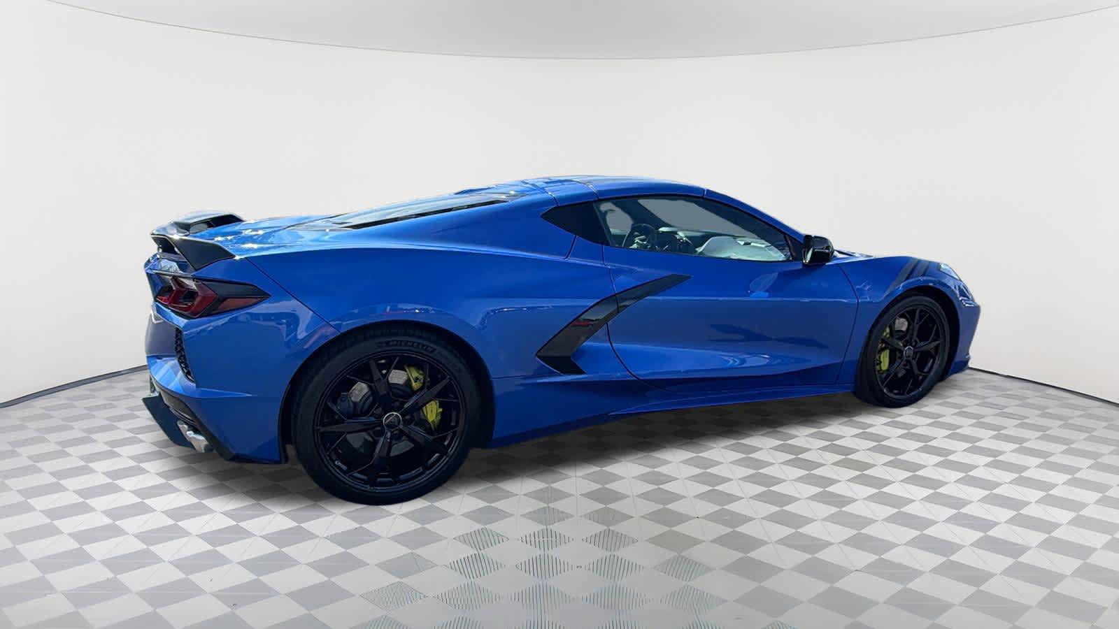 Used 2021 Chevrolet Corvette Stingray Premium Cpe w/ Z51 Performance Package RWD image 4