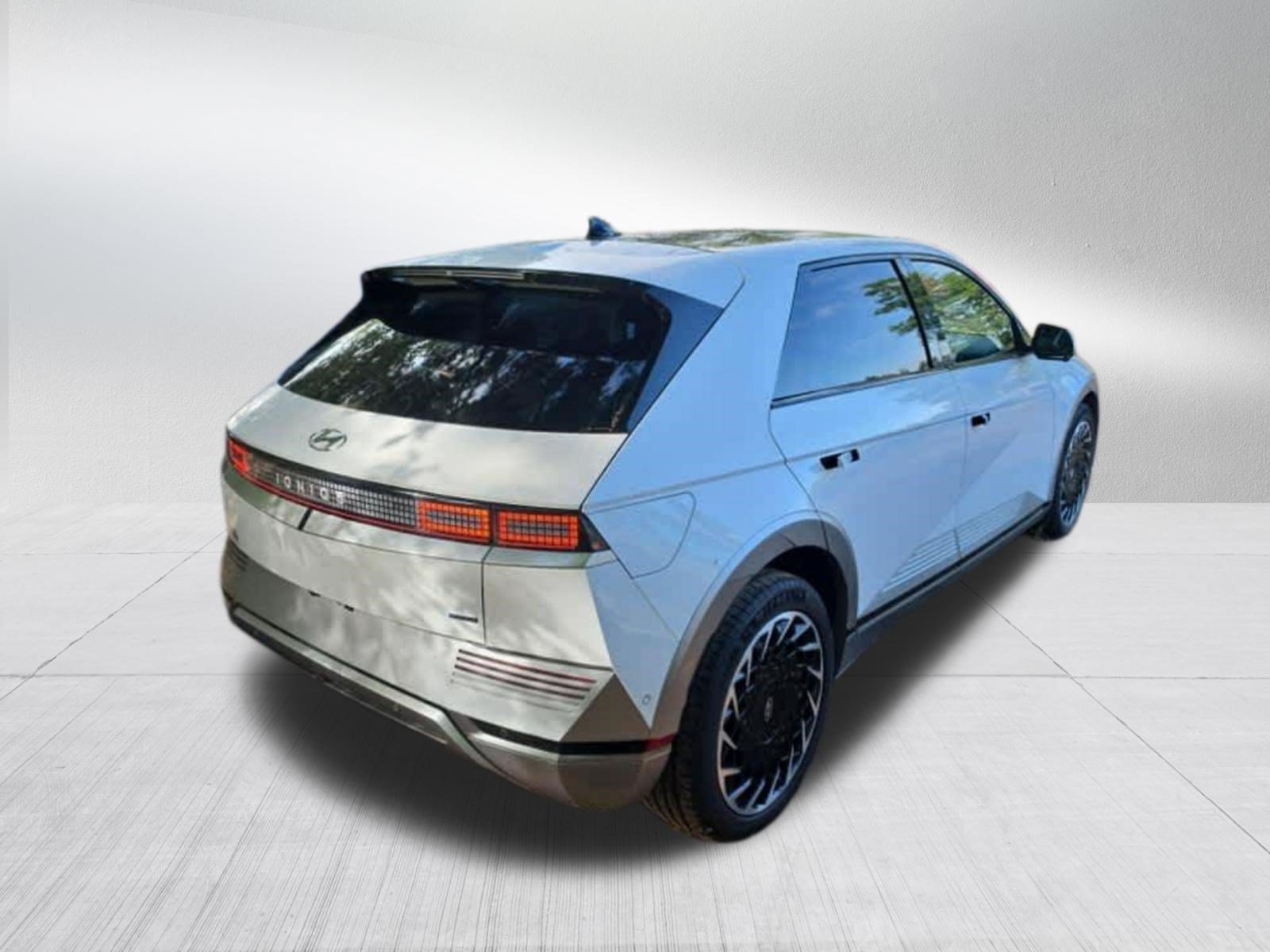 Used 2024 Hyundai Ioniq 5 Limited AWD/4WD image 4