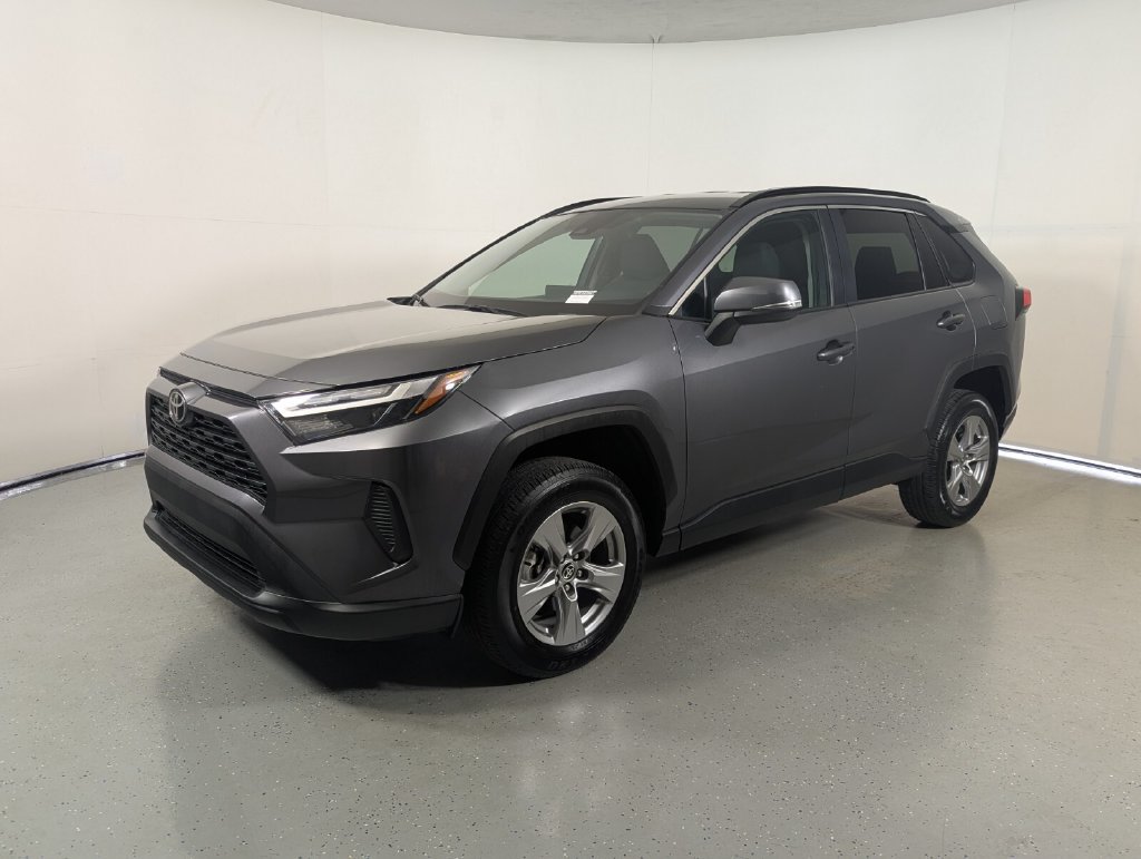 Used 2025 Toyota RAV4 XLE FWD image 3