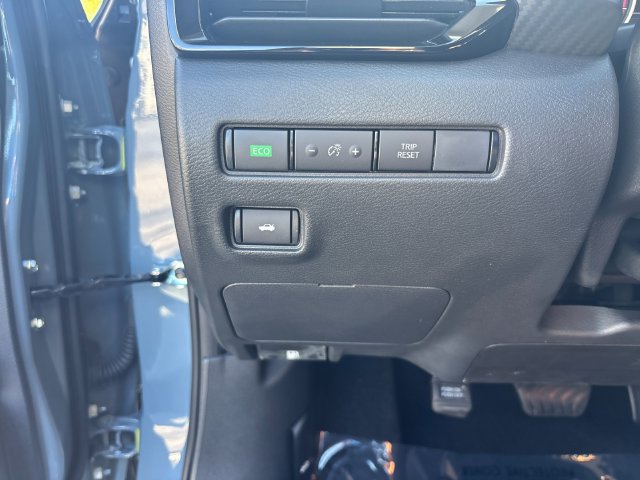 Certified 2025 Nissan Sentra SR w/ Midnight Edition FWD image 29
